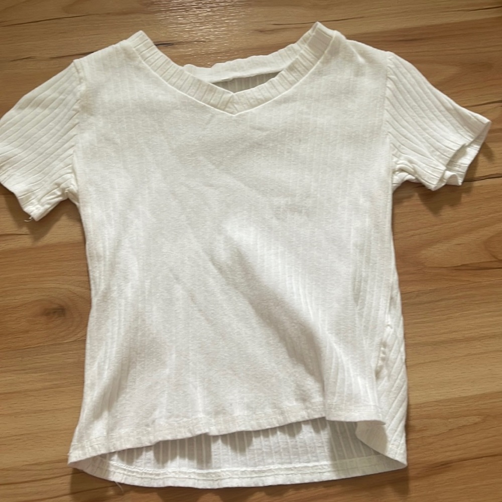 White ribbed tee